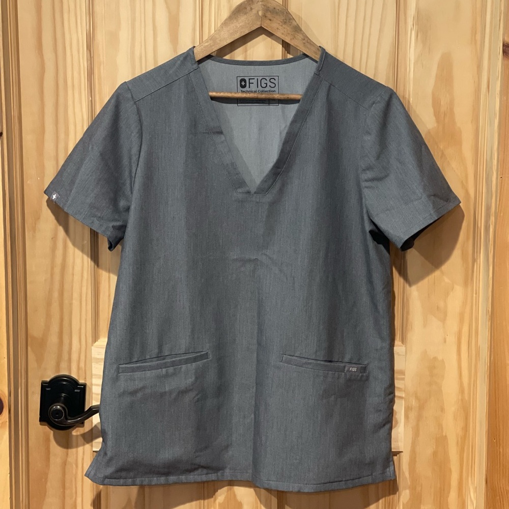 Woman’s Figs Scrub Top